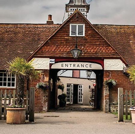 לינה וארוחת בוקר לימינגטון The Walhampton Arms מראה חיצוני תמונה