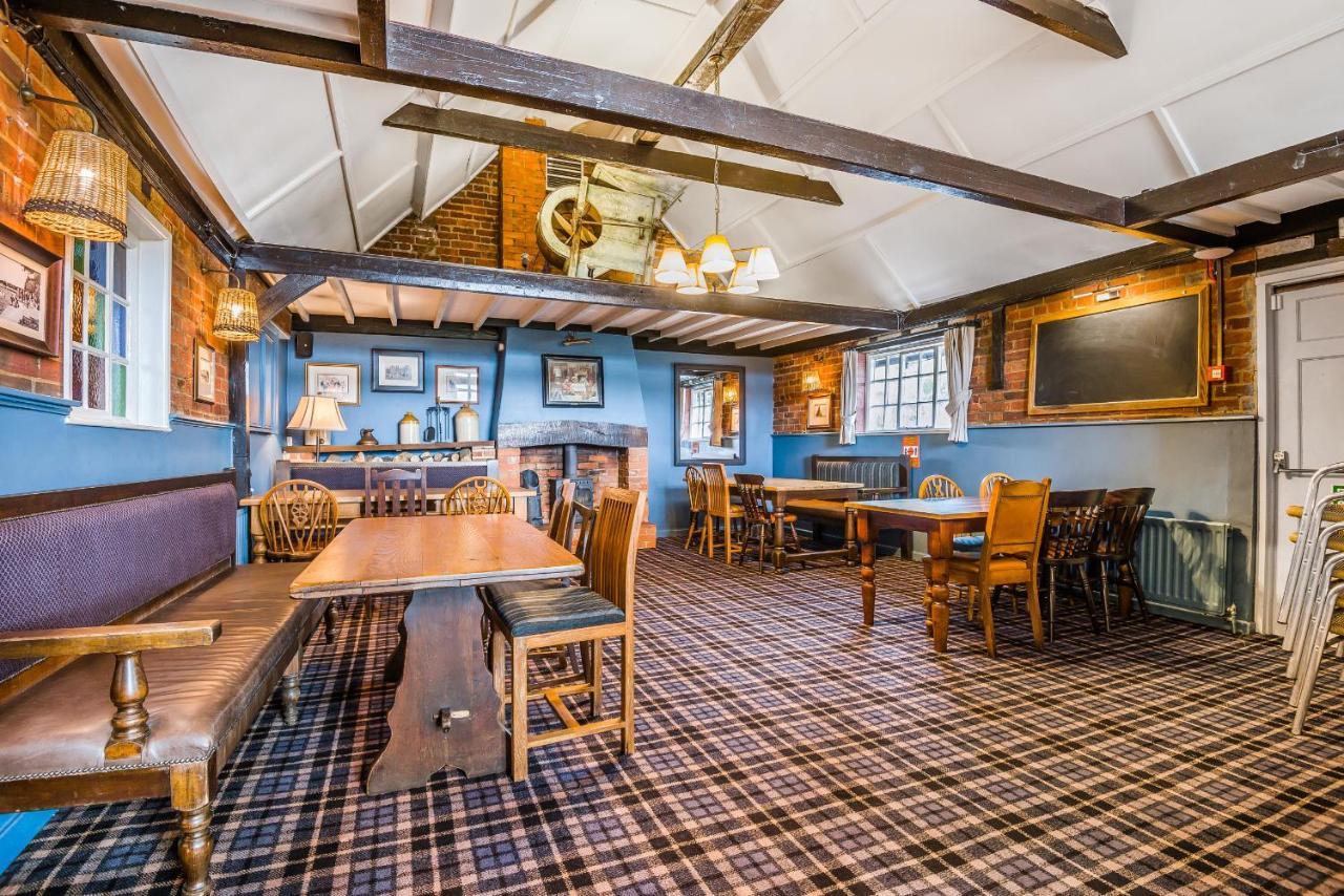 לינה וארוחת בוקר לימינגטון The Walhampton Arms מראה חיצוני תמונה