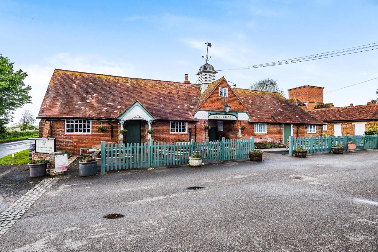 לינה וארוחת בוקר לימינגטון The Walhampton Arms מראה חיצוני תמונה