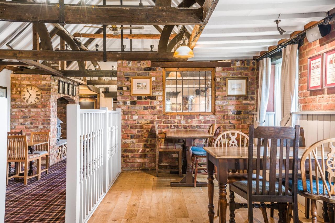 לינה וארוחת בוקר לימינגטון The Walhampton Arms מראה חיצוני תמונה