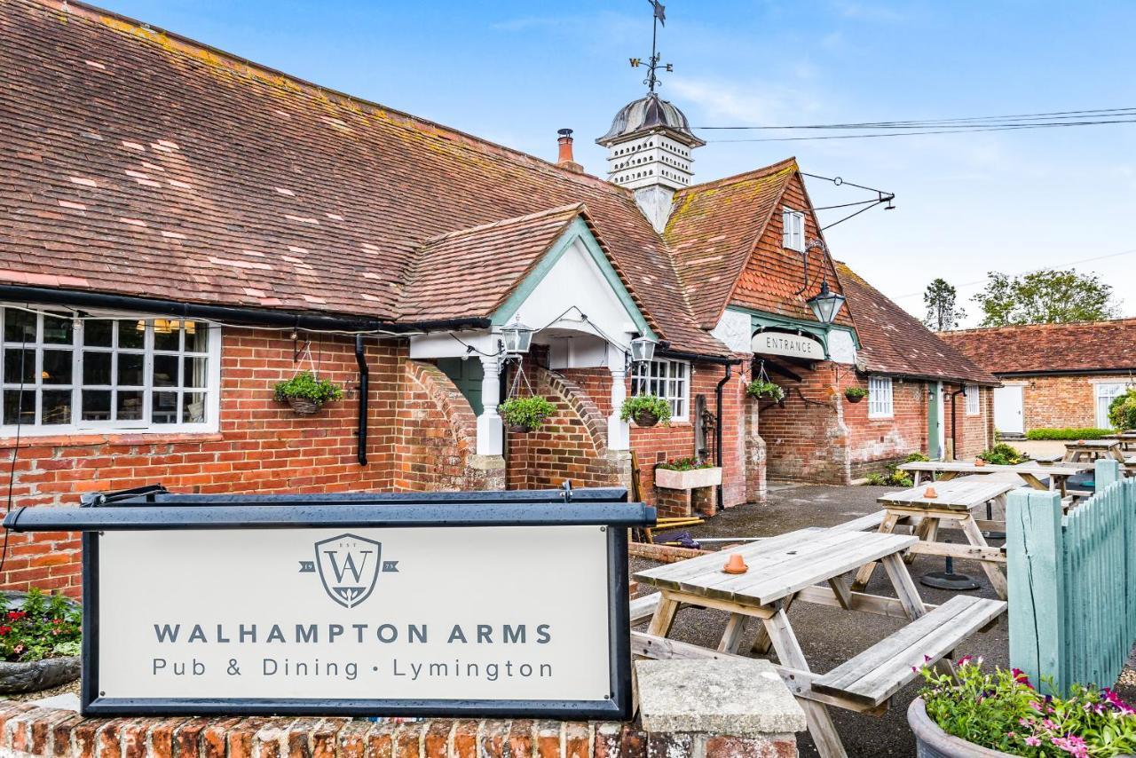 לינה וארוחת בוקר לימינגטון The Walhampton Arms מראה חיצוני תמונה